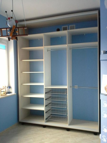 Szafa z drzwiami przesuwnymi