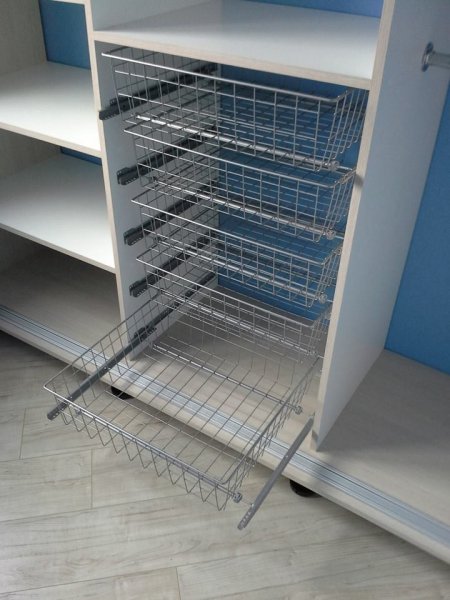 Szafa z drzwiami przesuwnymi